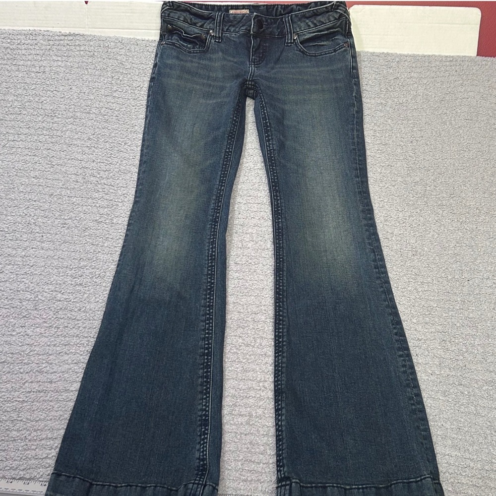 Free People Jeans Flare Low Rise 26 Dark Wash 1993 Vintage Y2K Grunge Boho Flare